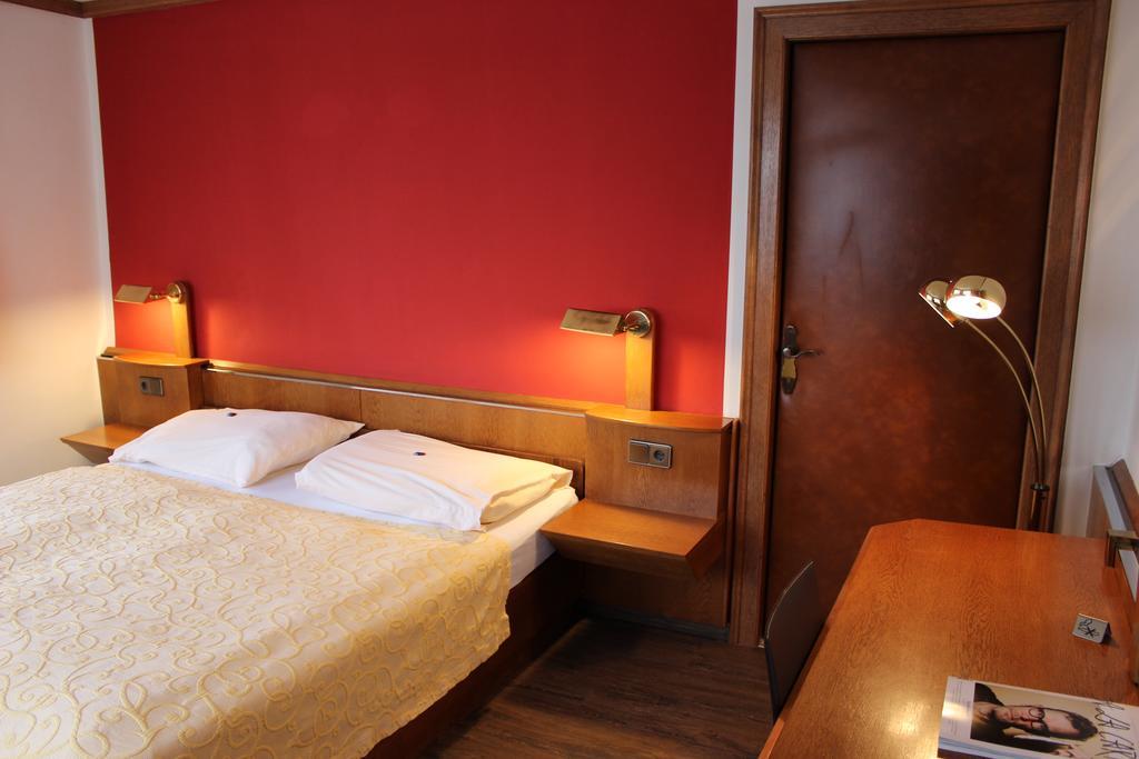 Hotel Restaurant Schweizerhaus Klagenfurt am Wörthersee Extérieur photo